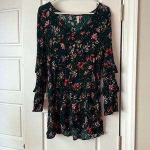 Short bell sleeved dress